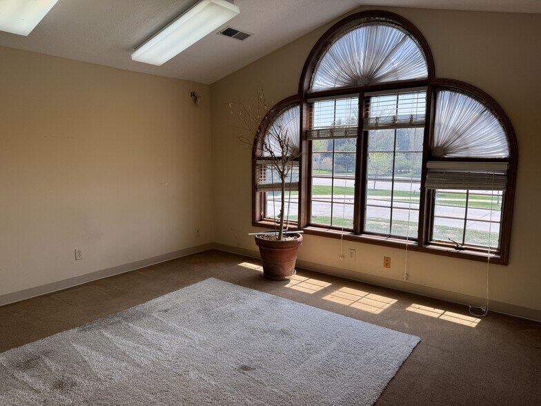 More Photos Of 160 Sagamore Pky W, West Lafayette Office For Lease