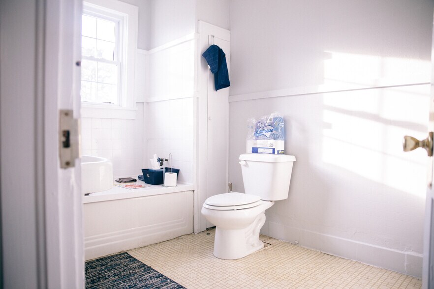 More Photos Of 355 N College Ave, Fayetteville Office For Sale