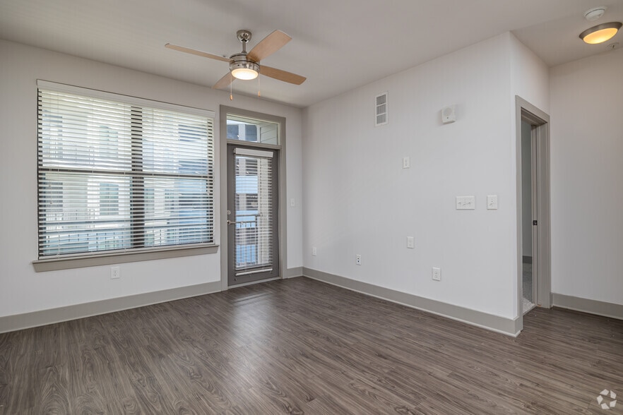 More Photos Of 930 Howell Mill Rd NW, Atlanta Apartments For Lease