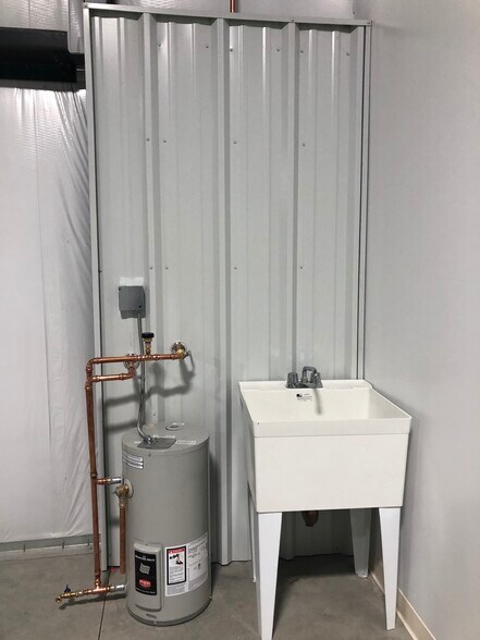 More Photos Of 2 Birch Rd, Middleton Warehouse For Lease