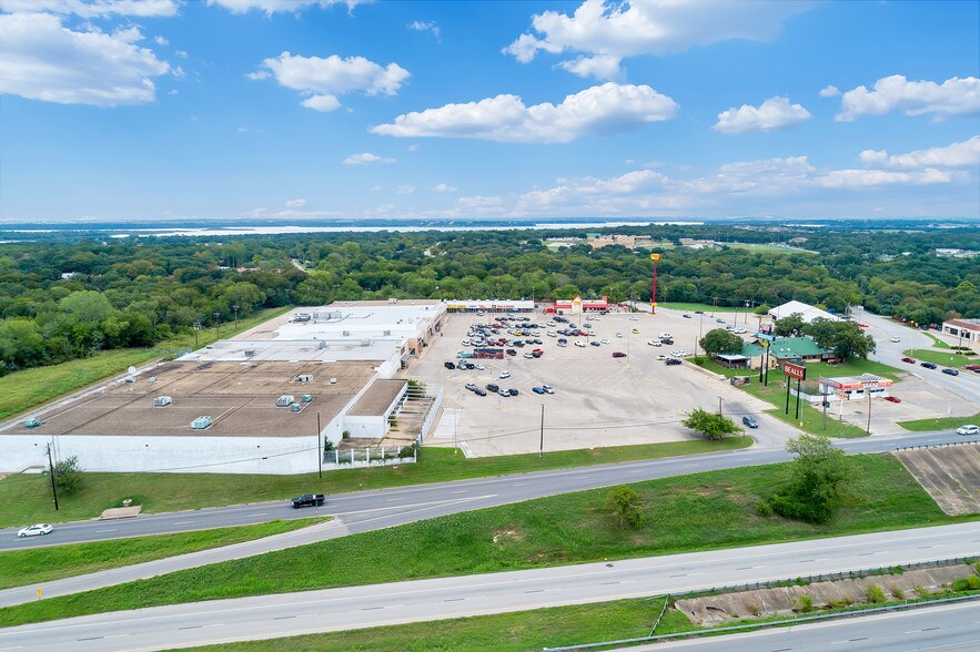 More Photos Of 505-521 N Stewart St, Azle General Retail For Sale