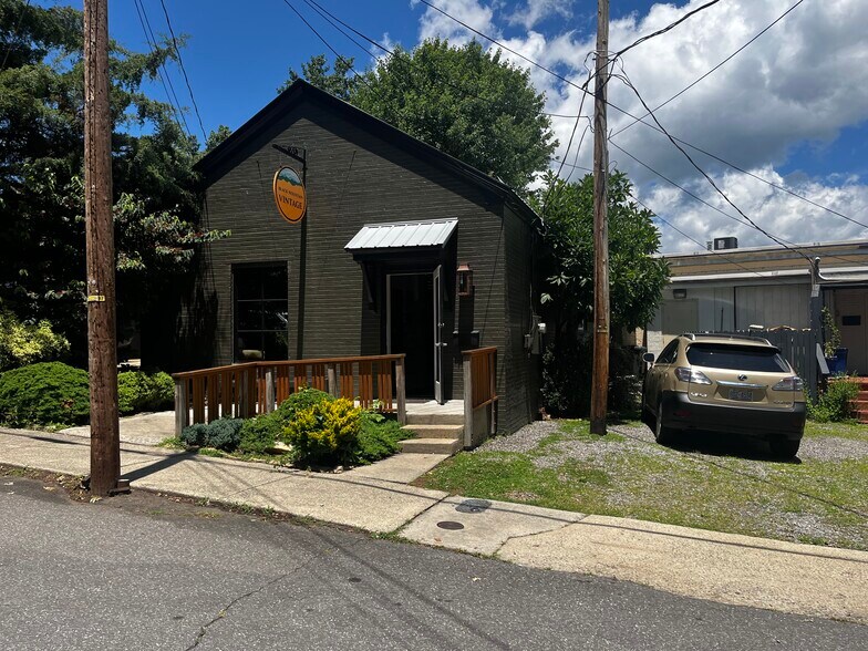 Primary Photo Of 104 Church St, Black Mountain Office For Sale