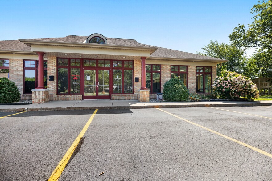 More Photos Of 3598 Green Pointe Ctr, Hamilton Office For Sale