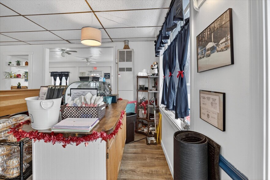 More Photos Of 5937 W Higgins Lake Dr, Roscommon Restaurant For Sale