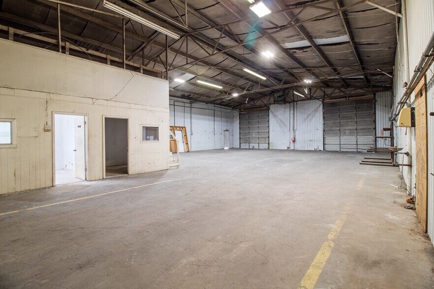 More Photos Of 2900 Clarks Ln, Bryan Warehouse For Lease