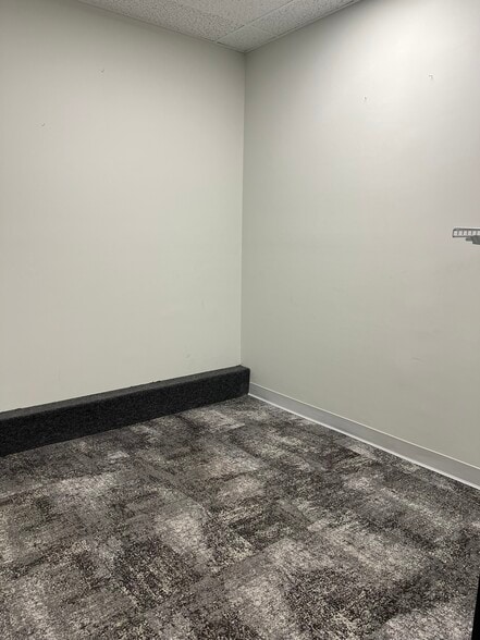 More Photos Of 1320 E 53rd St, Anderson Office For Lease
