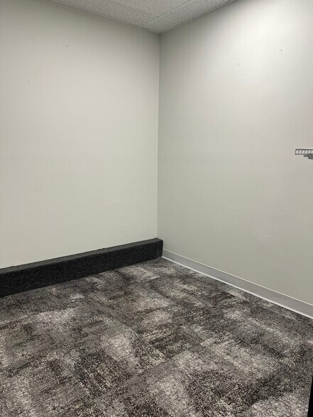 More Photos Of 1320 E 53rd St, Anderson Office For Lease