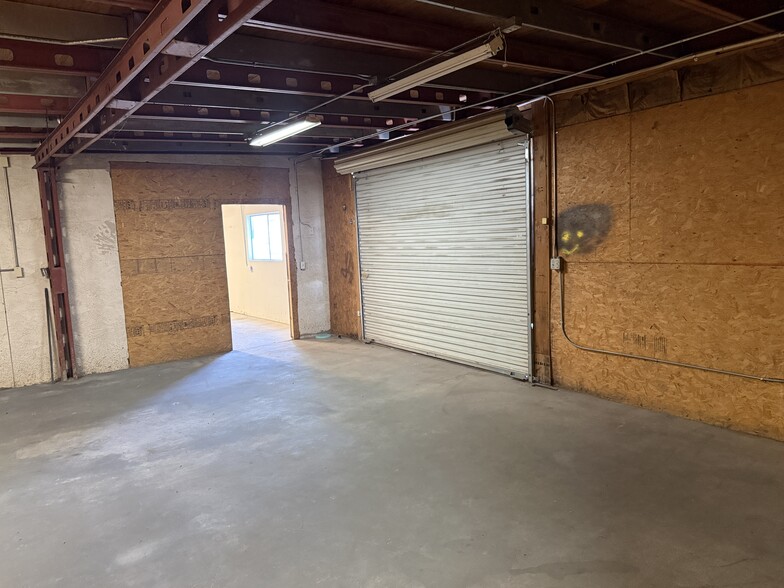 More Photos Of 10729 N 19th Ave, Phoenix Warehouse For Lease