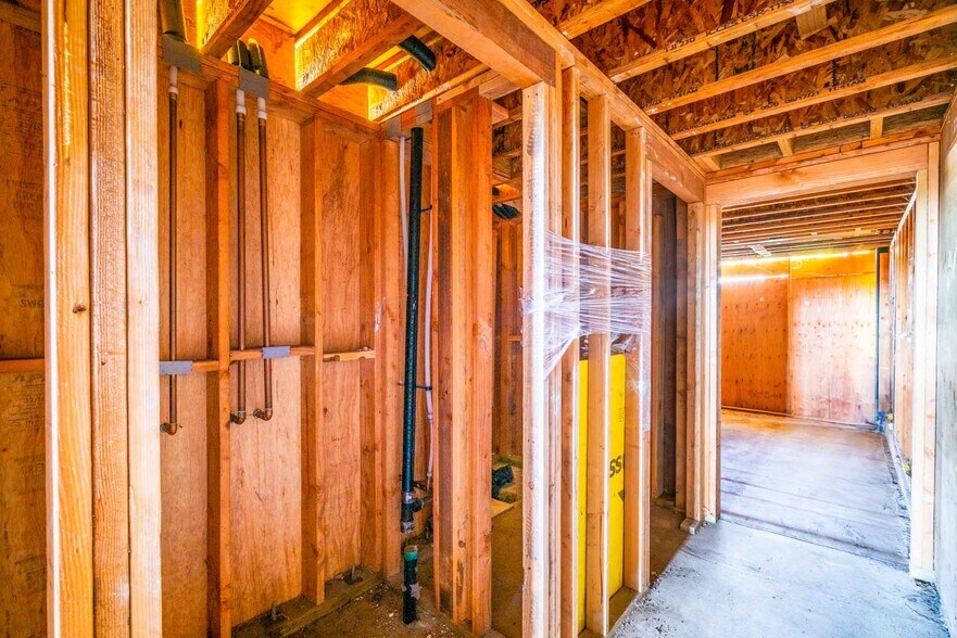 More Photos Of 705 Broadway St, Venice Multifamily For Sale