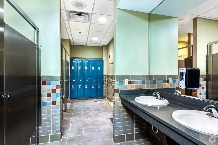 More Photos Of 6700 W 115th St, Overland Park Office For Lease