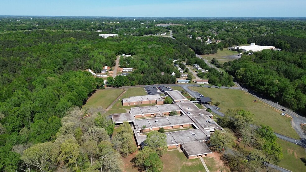 More Photos Of 106 Cool Springs Drive dr, Anderson Multifamily For Sale