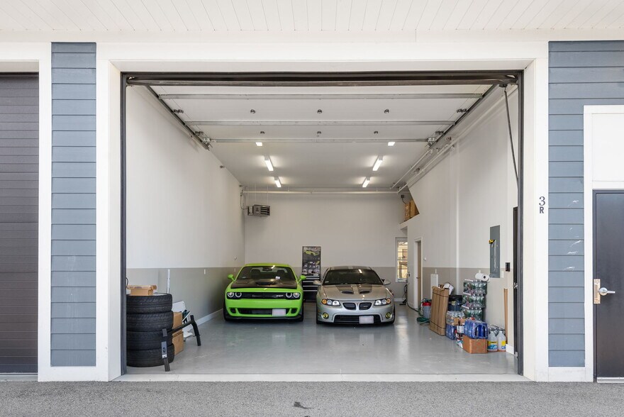 More Photos Of 42 Felton St, Waltham Light Distribution For Sale