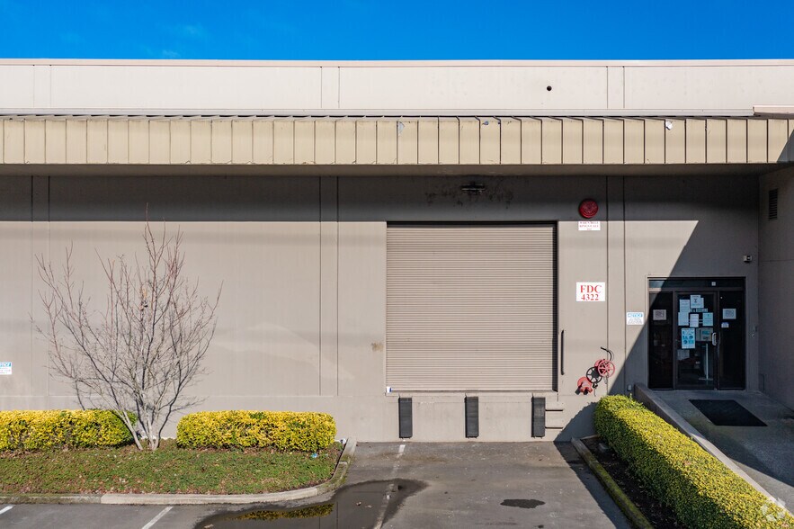 More Photos Of 4322-4338 NW Yeon Ave, Portland Warehouse For Lease