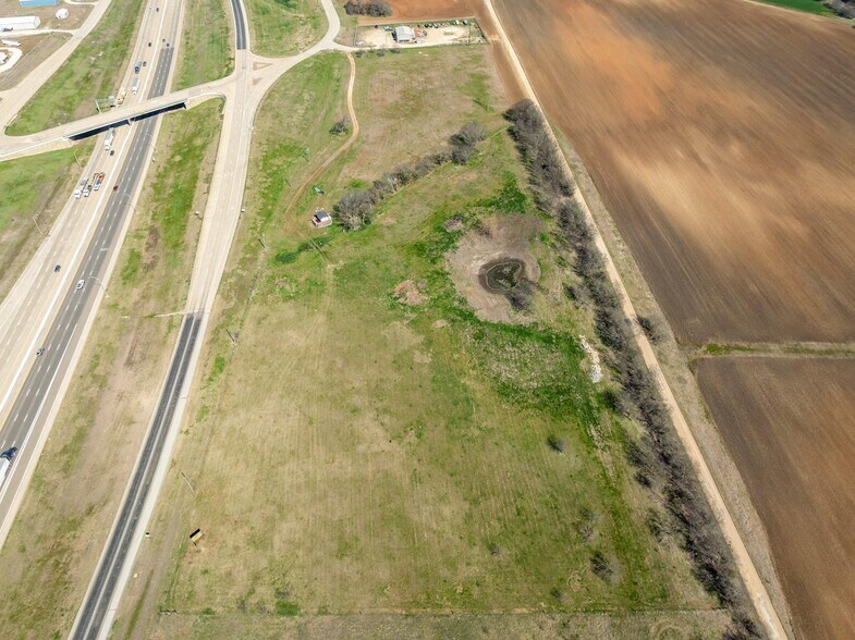 More Photos Of TBD I-35, Abbott Land For Sale