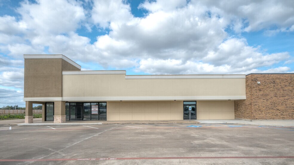 More Photos Of 4000 7th St, Bay City Unknown For Lease