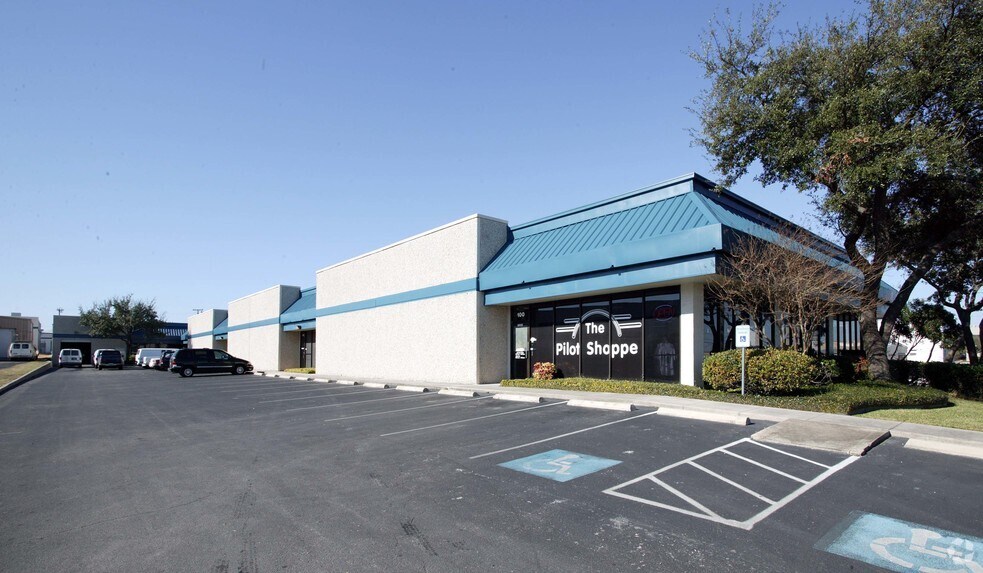 More Photos Of 600 Sandau Rd, San Antonio Showroom For Lease