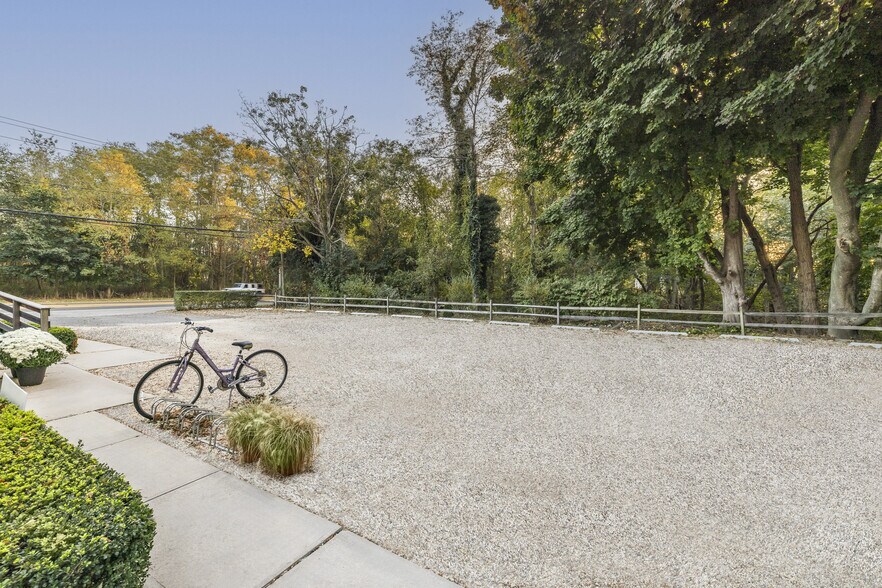 More Photos Of 1970 Montauk Hwy, Bridgehampton Restaurant For Sale