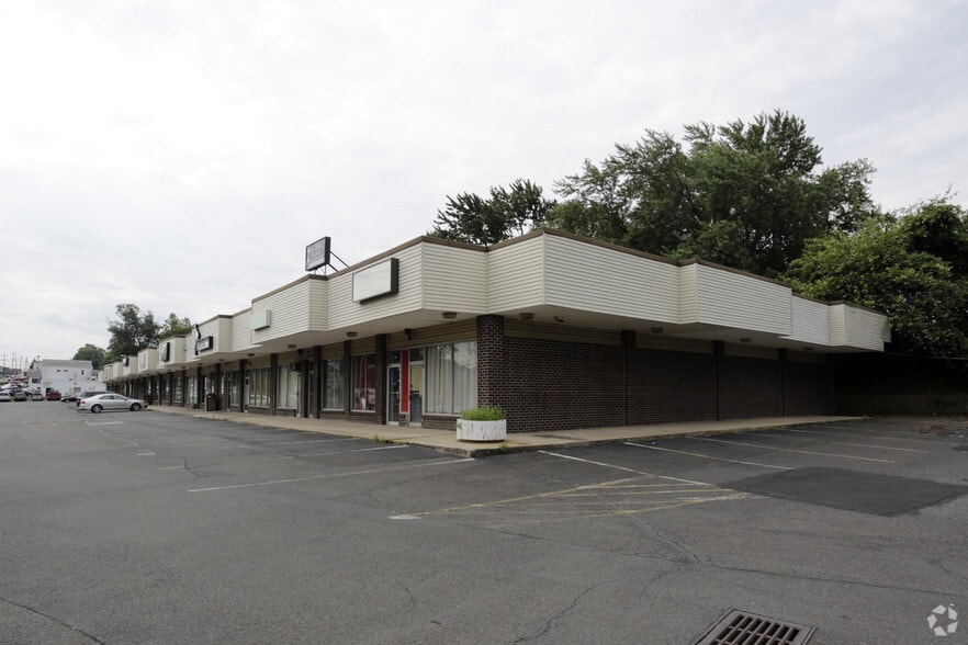 More Photos Of 600-700 W Street Rd, Southampton Storefront For Lease