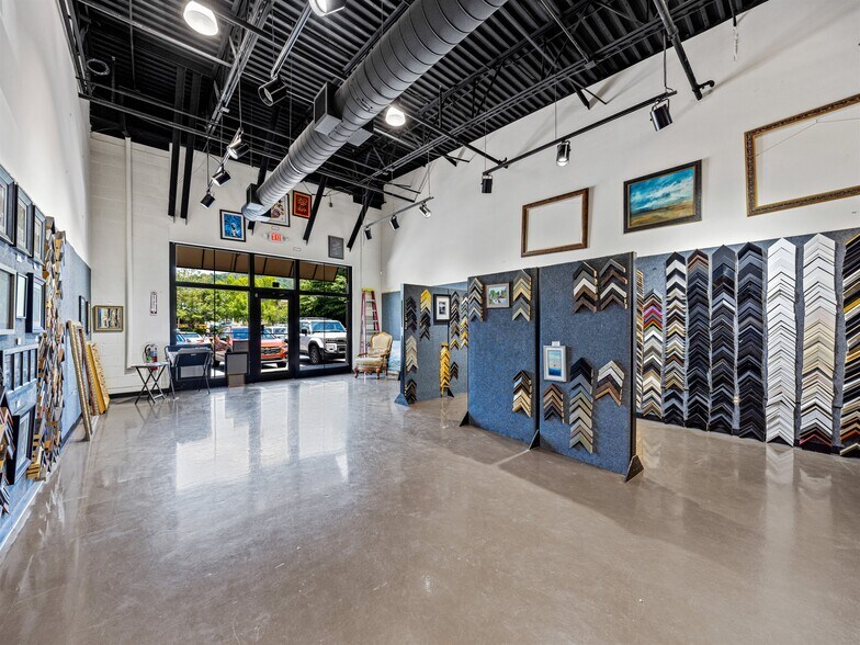 More Photos Of 1829 Hendersonville Rd, Asheville Unknown For Lease