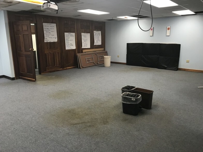 More Photos Of 131 N Hedges St, Dayton Warehouse For Sale