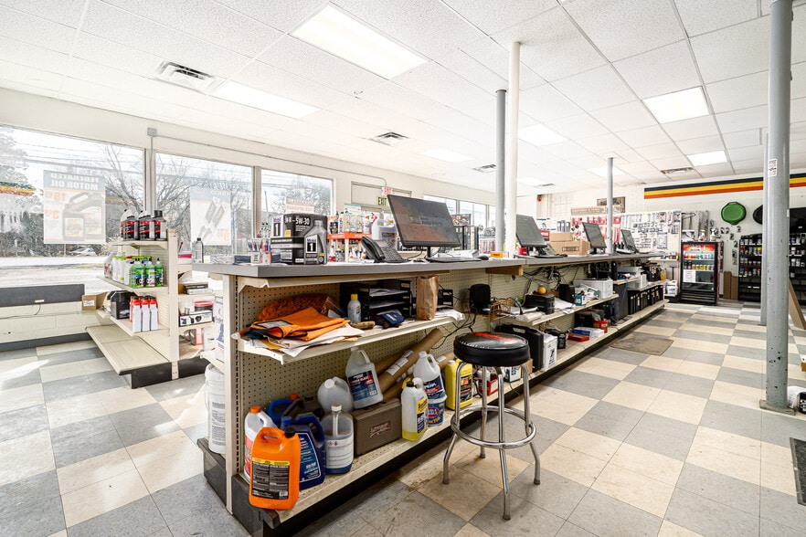 More Photos Of 3958 Cane Run Rd, Louisville Freestanding For Sale