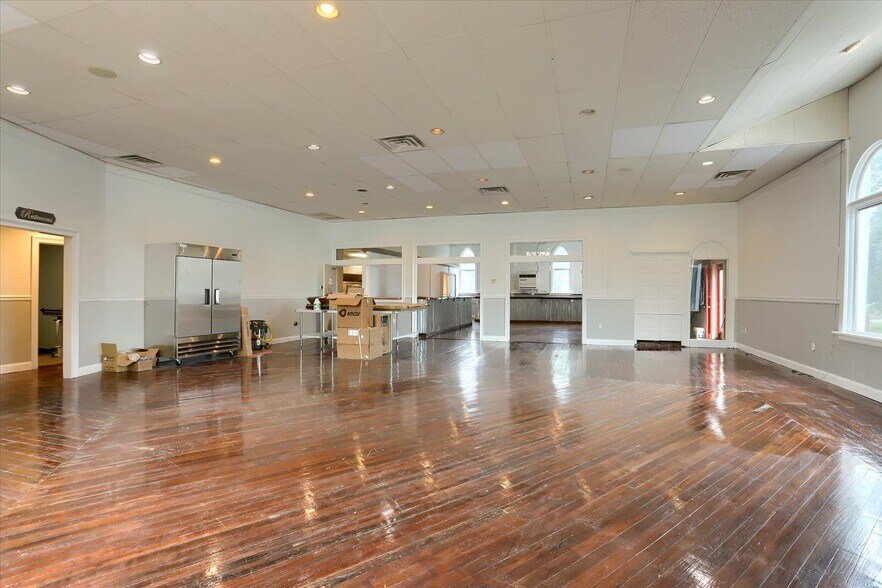 More Photos Of 5948 Linglestown Rd, Harrisburg Restaurant For Sale