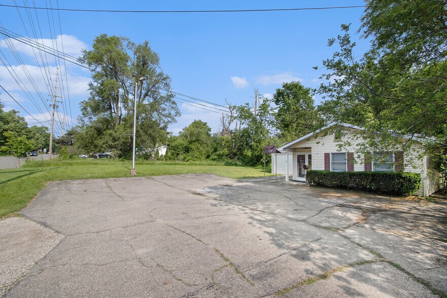 More Photos Of 1707 Miller Rd, Kalamazoo Office Residential For Sale