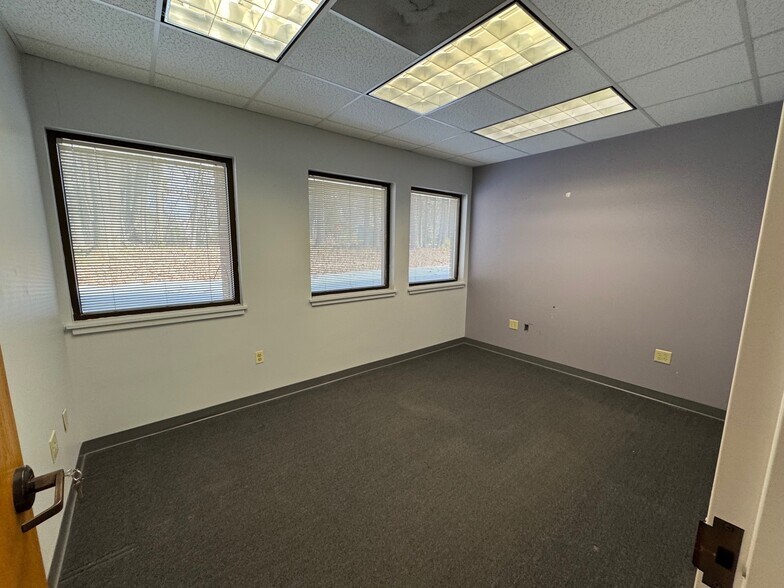 More Photos Of 9200-9220 Forest Hill Ave, Richmond Medical For Lease