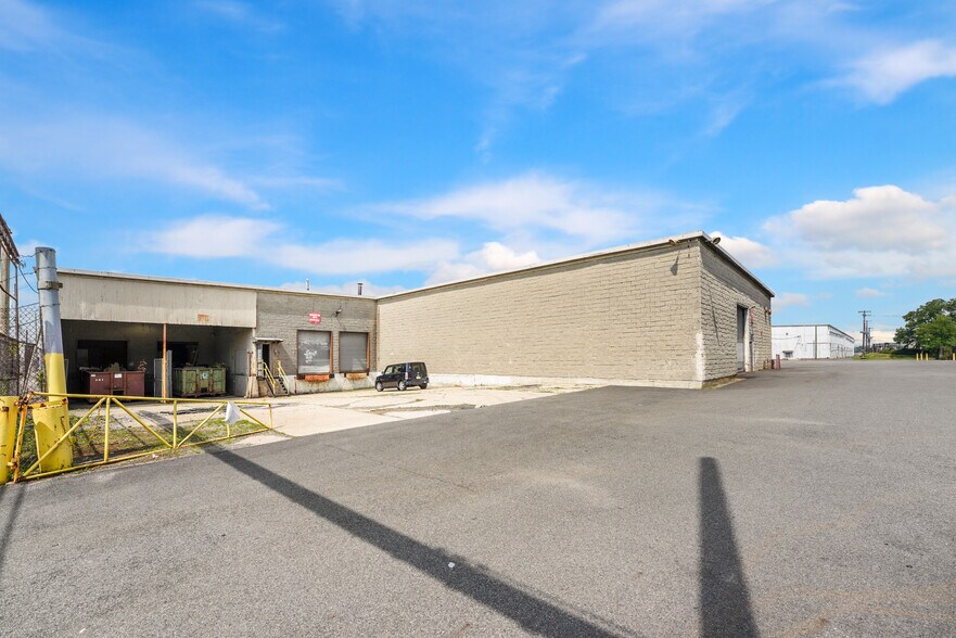 More Photos Of 107 West Side Ave, Jersey City Warehouse For Lease