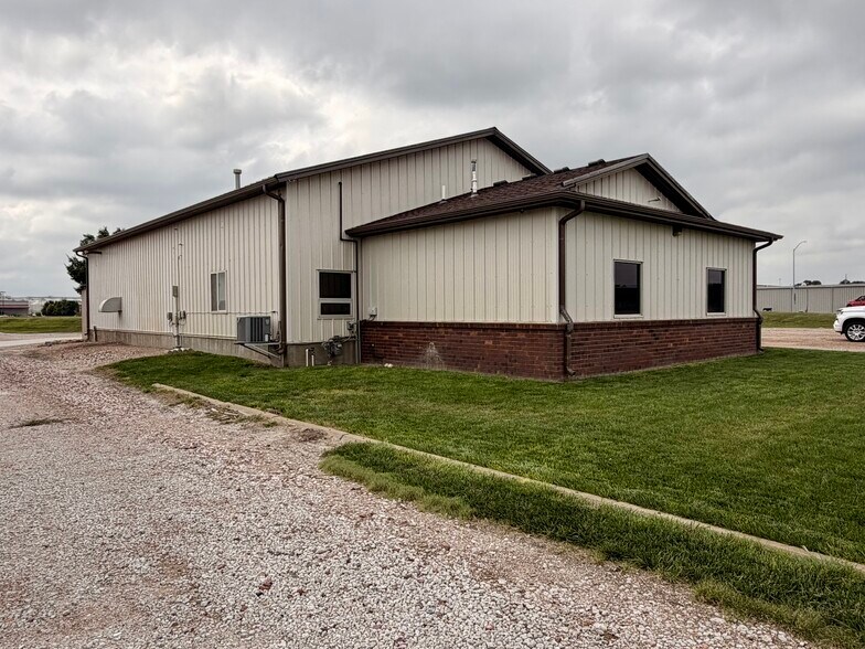 More Photos Of 405 Lake Ave, Gothenburg Distribution For Sale