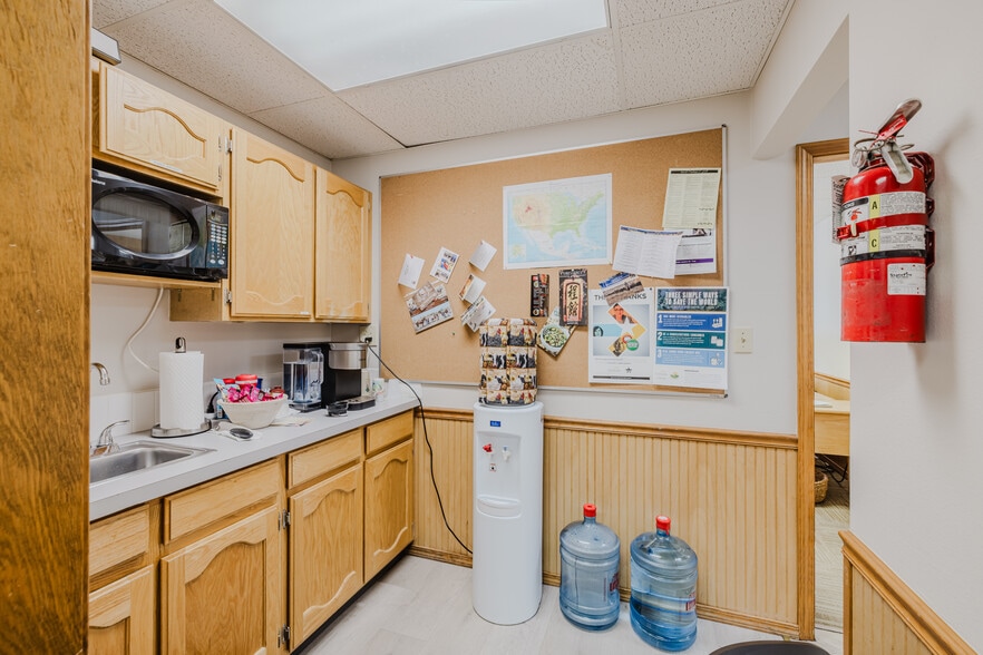 More Photos Of 975 5th St, Elko Office For Lease