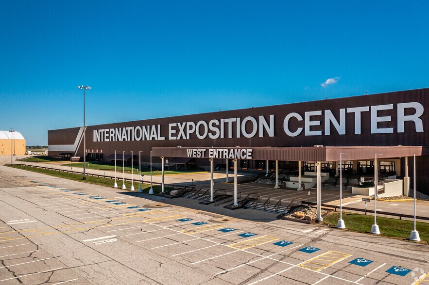 More Photos Of 6200 Riverside Dr, Cleveland Warehouse For Lease