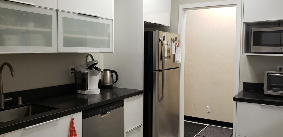 More Photos Of 1580 Gilbreth Rd, Burlingame Research And Development For Lease