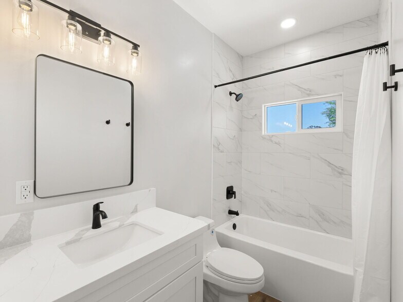 More Photos Of 438 Denby St, San Diego Multifamily For Sale