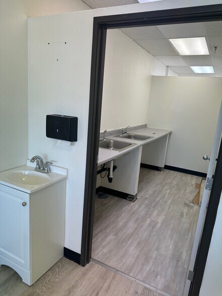 More Photos Of 72171 Highway 111, Palm Desert Storefront Retail Office For Sale