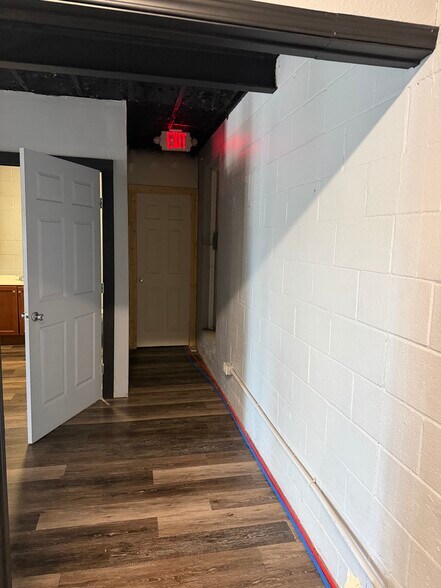 More Photos Of 8555 Fm-2673, Canyon Lake Freestanding For Lease