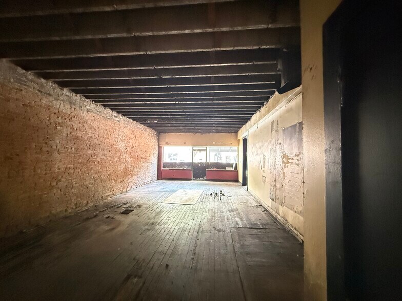 More Photos Of 134 E Main St, New Albany Storefront Retail Office For Lease