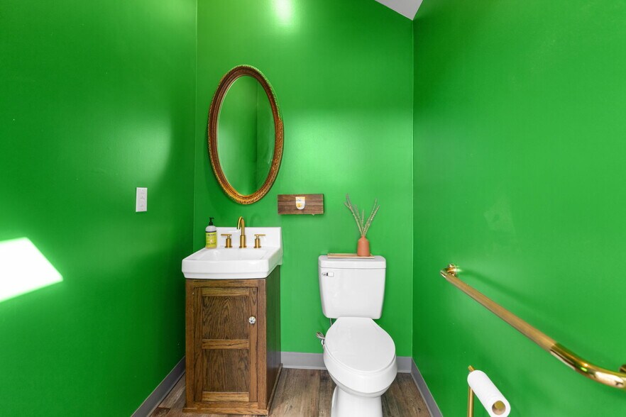 More Photos Of 106 Northside Sq, Petersburg Restaurant For Sale