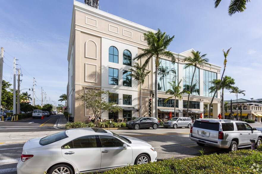 More Photos Of 821 5th Ave S, Naples Office For Lease