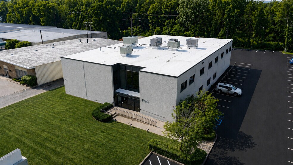 More Photos Of 1920 McKinley Ave, Mishawaka Office For Lease
