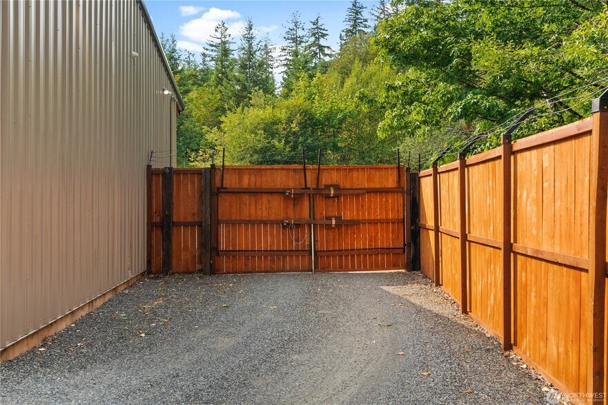 More Photos Of 9707 Key Peninsula Hwy NW, Gig Harbor General Retail For Sale