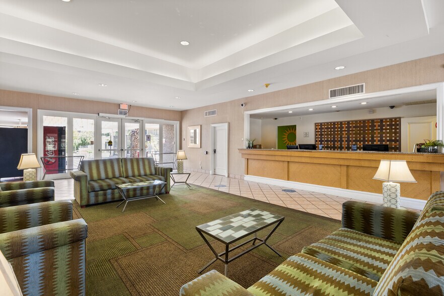 More Photos Of 2510 W Greenway Rd, Phoenix Hotel For Sale