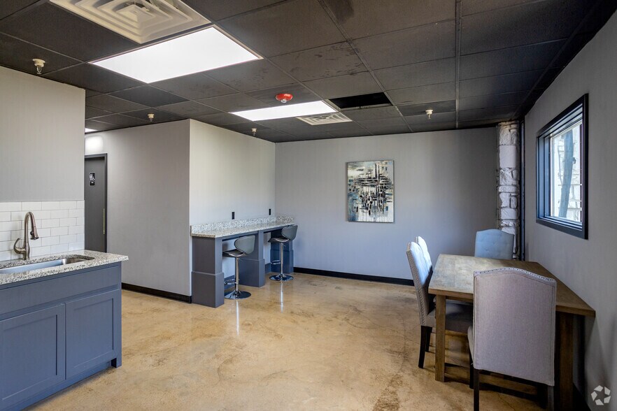 More Photos Of 7901 NE 10th St, Midwest City Office For Sale