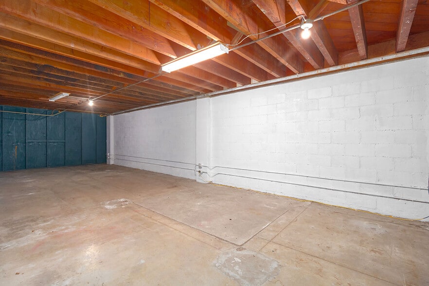More Photos Of 138 Kamehameha Ave, Hilo Storefront For Sale