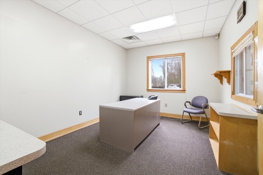 More Photos Of 8 Chestnut Dr, Bedford Office For Sale