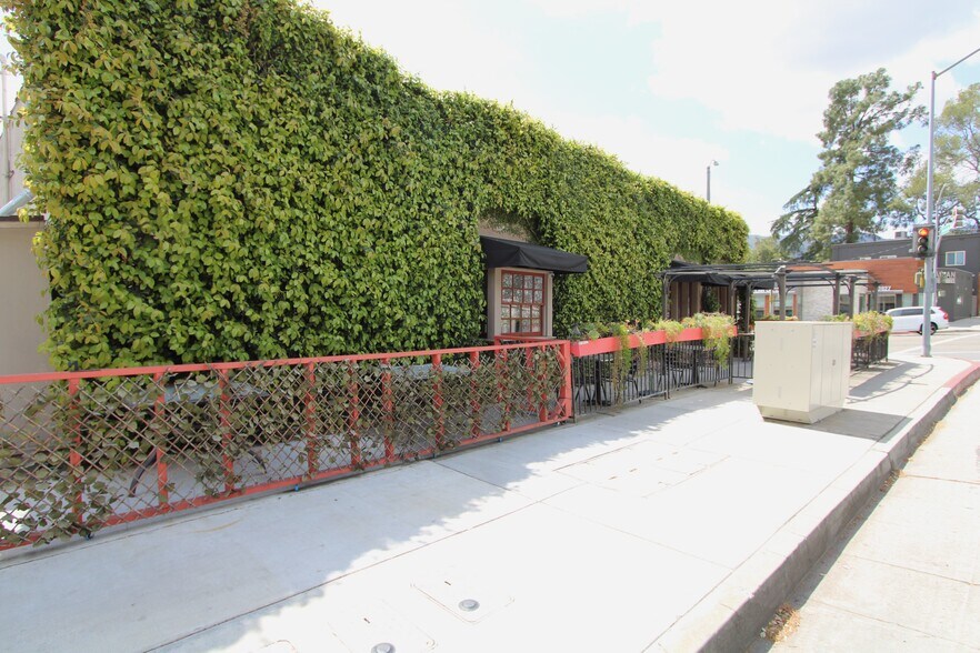 More Photos Of 3818-3824 Ocean View Blvd, Montrose Storefront Retail Office For Lease
