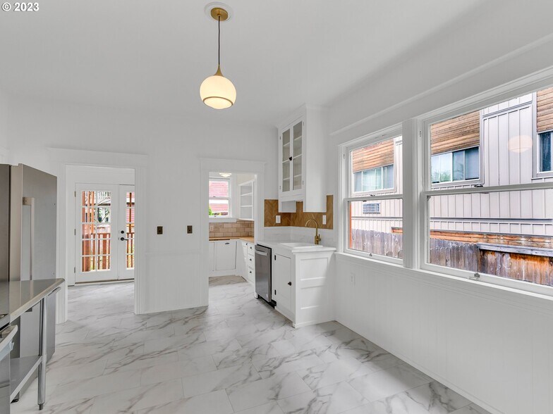 More Photos Of 432 NE Dekum St, Portland Storefront Retail Residential For Sale