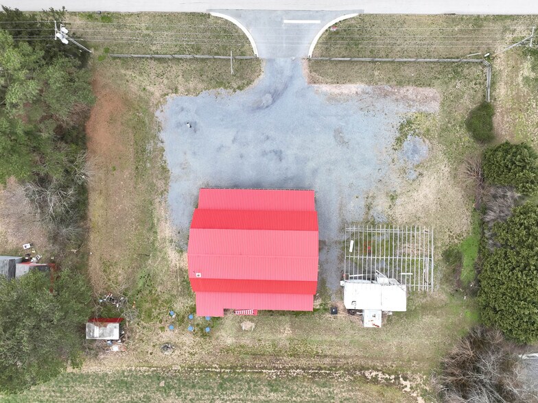 More Photos Of 8977 DuPont Blvd, Lincoln Convenience Store For Sale
