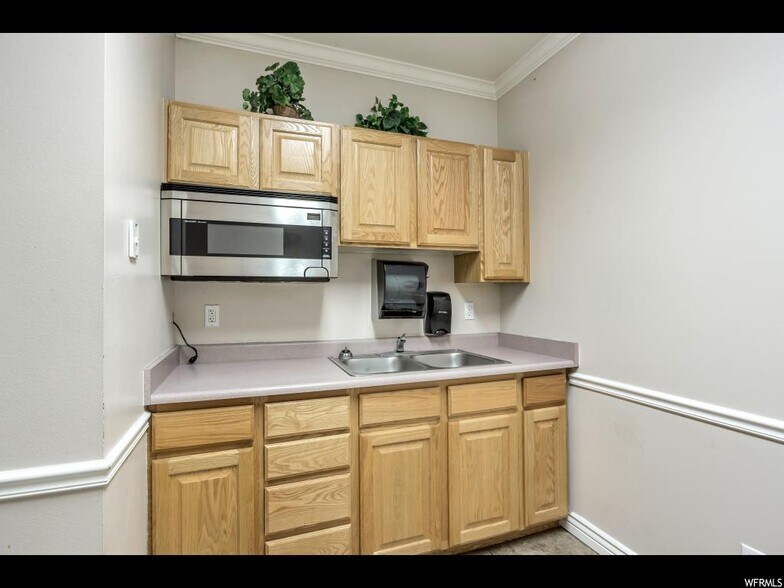 More Photos Of 214-216 N Orem Blvd, Orem Loft Creative Space For Lease