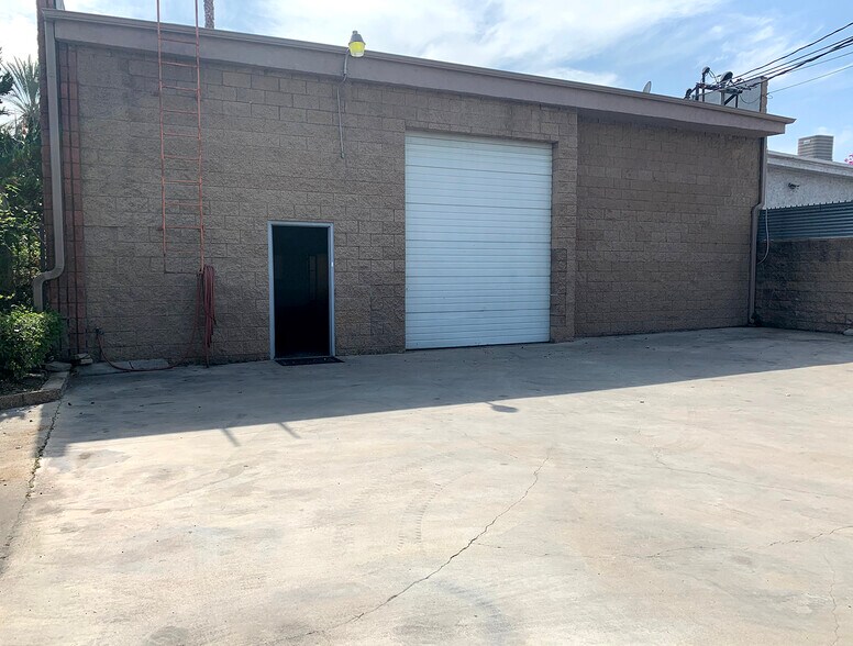 More Photos Of 2301 Empire Ave, Burbank Light Manufacturing For Lease
